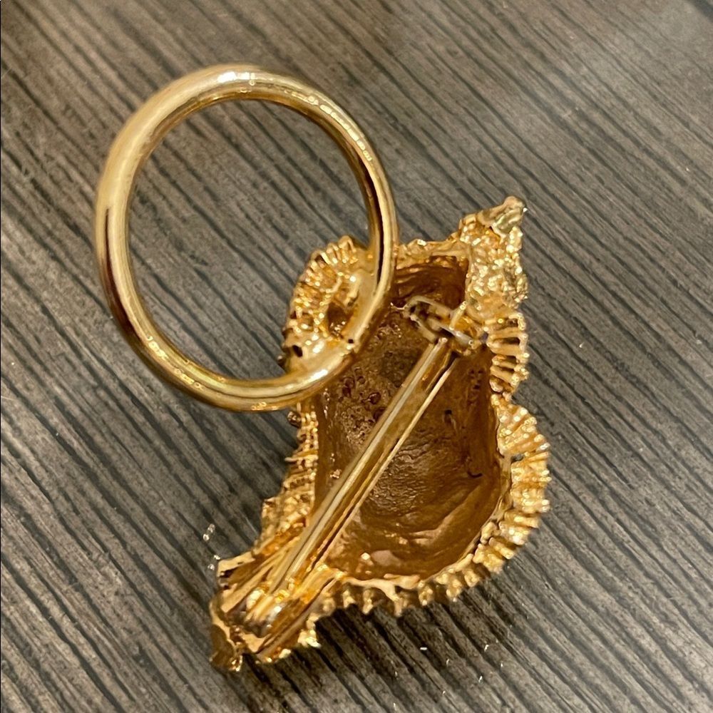 Vintage Seashell Eyeglass Holder Pin/Brooch - Scarf Ring - Gold-tone - Picture 5 of 16
